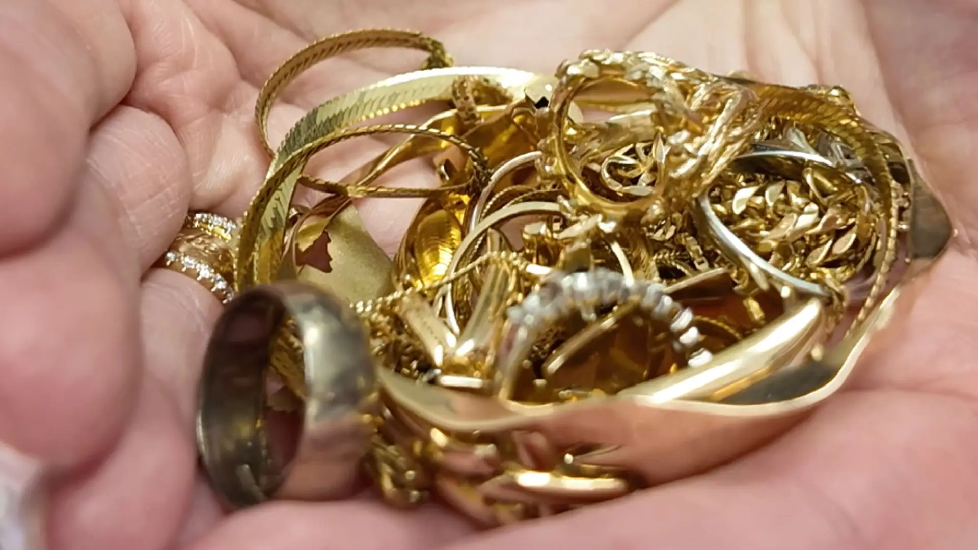 We Buy Old Gold