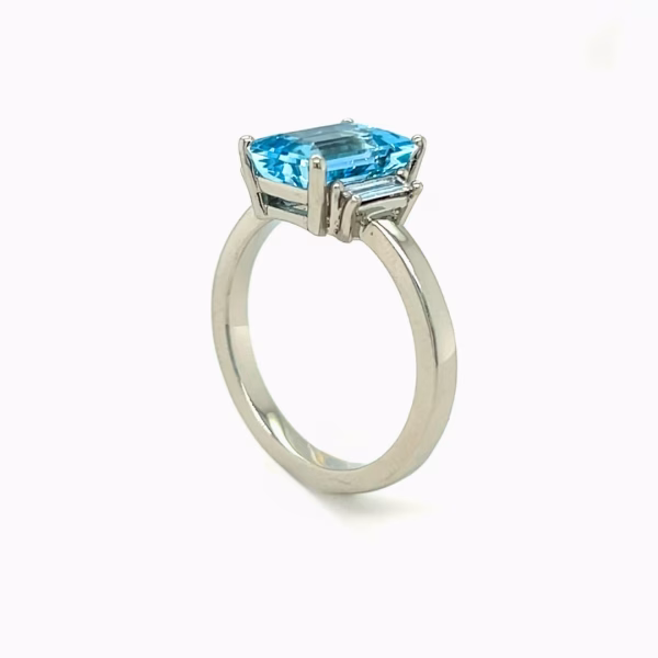 19K White Gold Aquamarine & Lab Created Diamond Ring - Image 2