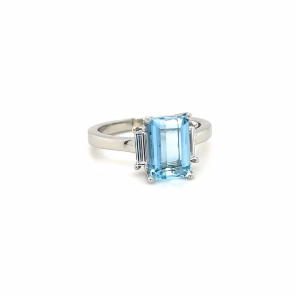 19K White Gold Aquamarine & Lab Created Diamond Ring - Image 3